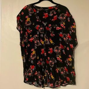 Torrid size 1, V neck, flowered, button down blouse
